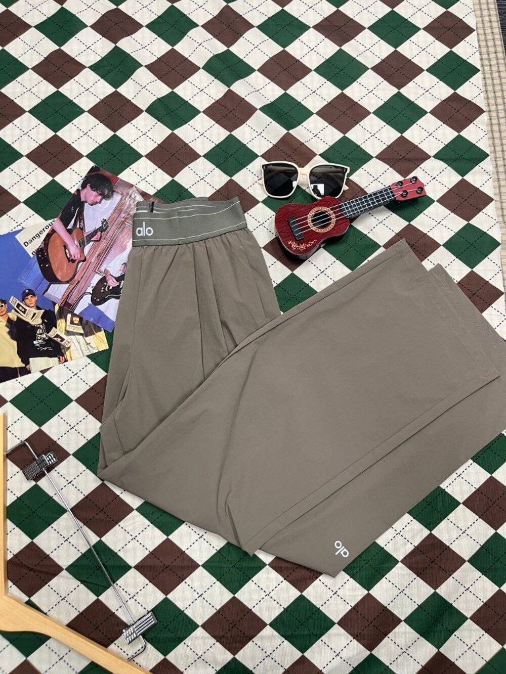 🎄ALO Yoga Suit Up Trouser Olive 🧃(Regular Limited)Wardrobe essentials - Picture 6 of 7